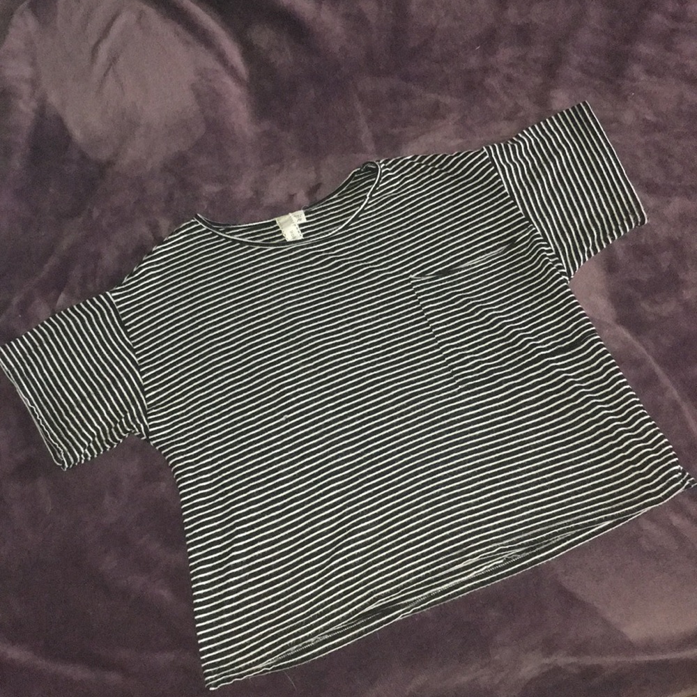 Cute Striped Shirt🖤